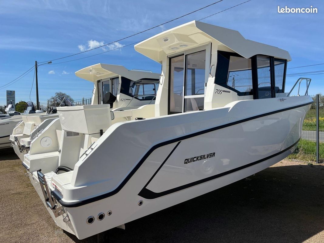 slider 1 Quicksilver  705 Pilothouse